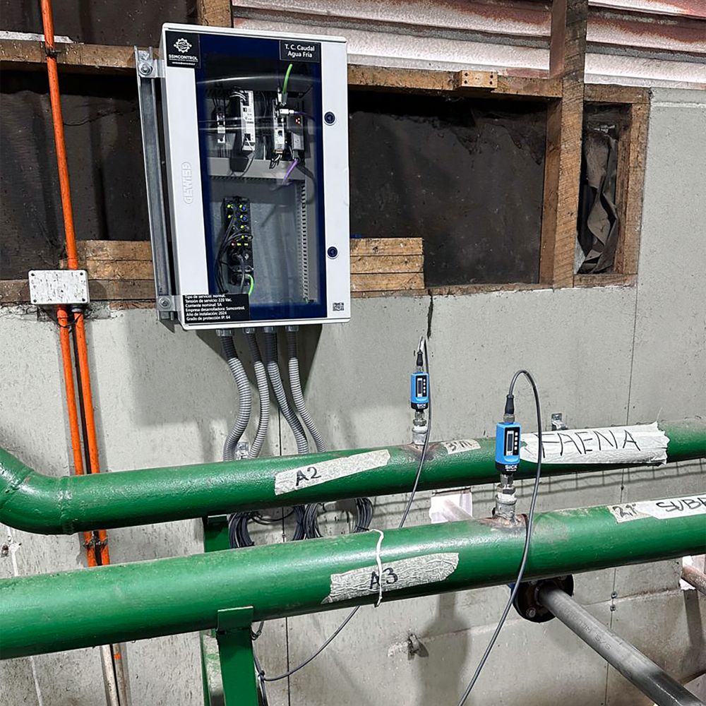 The compact unit for capturing water and energy data combines control technology, sensors, and networking components. It can be retrofitted into existing systems during ongoing operations—an essential building block for Frigosorno’s digital transformation.